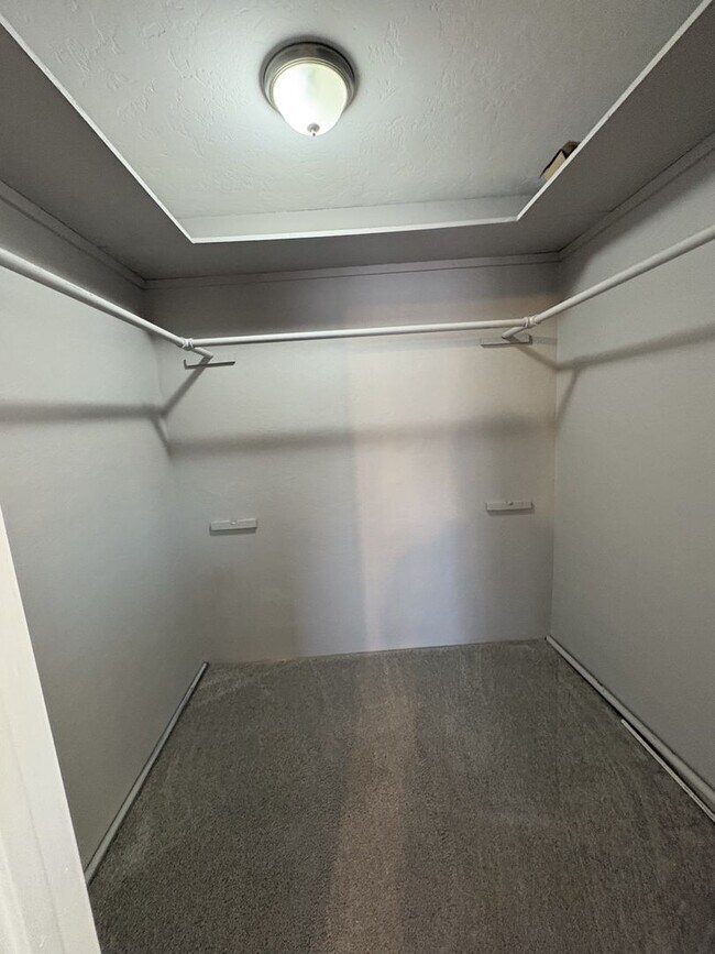 Building Photo - Central Tucson, close to University of Arizona and more!!!