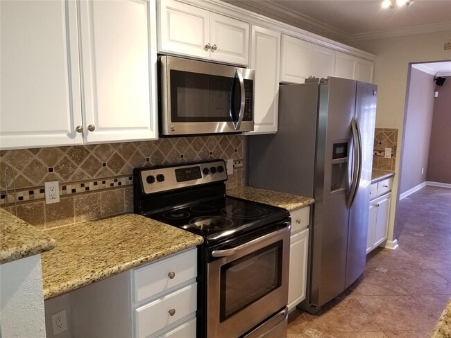Building Photo - 10320 Longmont Dr