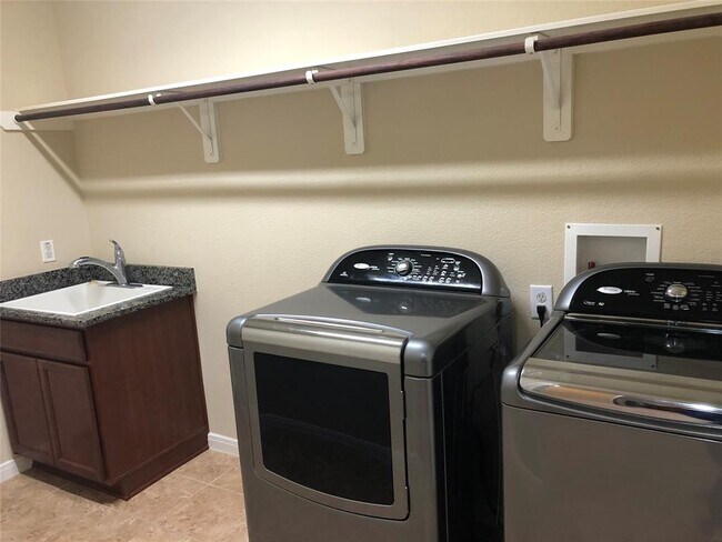 Building Photo - 4823 Lennon Park Ct