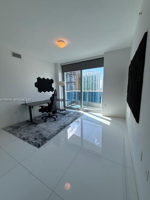 Building Photo - 200 Biscayne Blvd Way