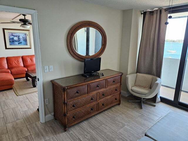 Building Photo - 5600 N Flagler Dr