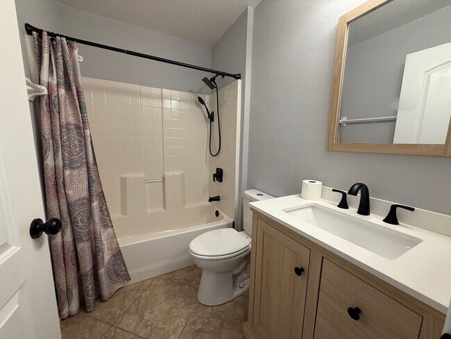 Building Photo - Beautifully updated 3-bedroom, 2-bath home