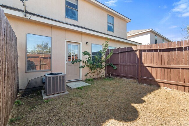 Building Photo - 10714 Mathom Landing