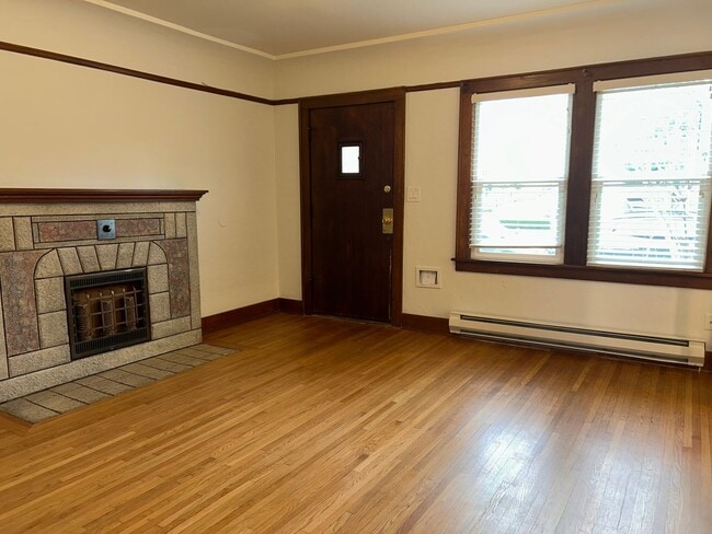 Building Photo - Renovated 1BD/1BA in charming brick cottages