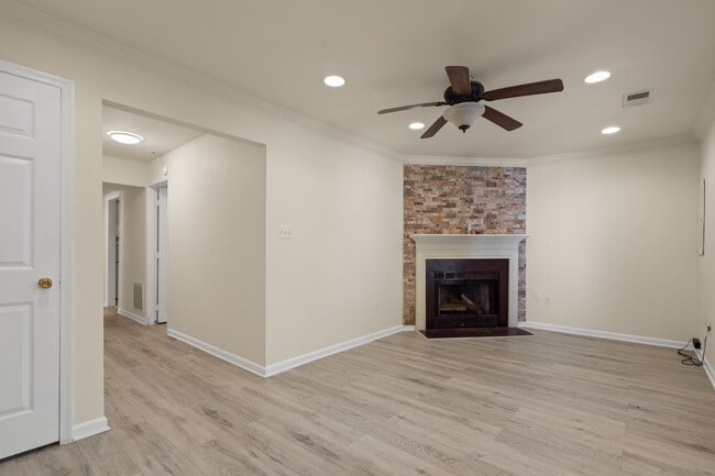 Building Photo - 7417 Wilma Ln