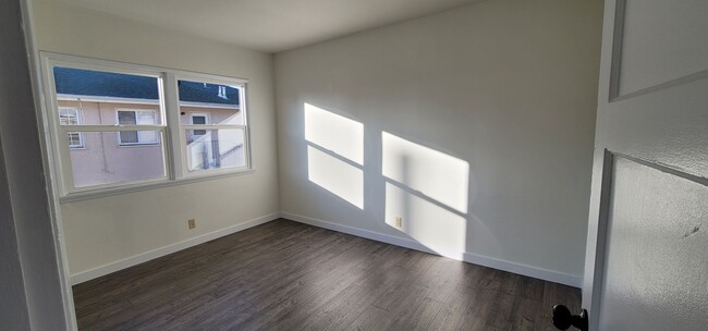 Building Photo - Midtown Ventura 2+1 Apartment near CMH