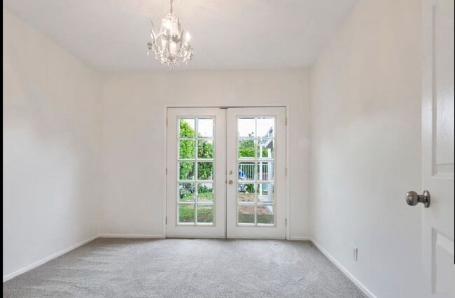 Building Photo - 923 W Orange Grove Ave