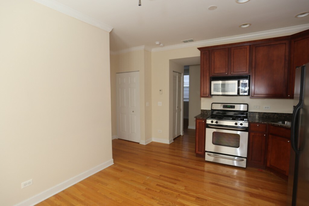Building Photo - 3257 N Clifton Ave