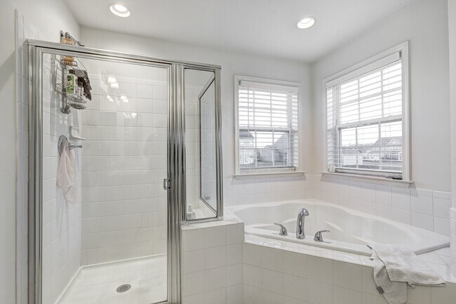 Building Photo - 9307 Drumman Dr