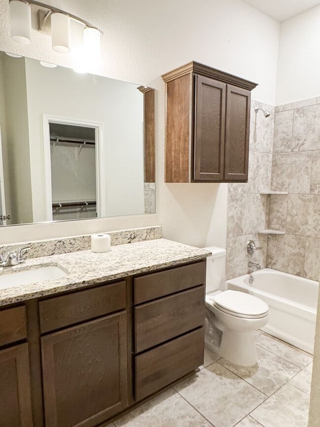 Building Photo - Perfect home in a perfect location!