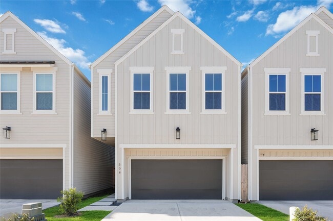 Building Photo - 303 Charlock St