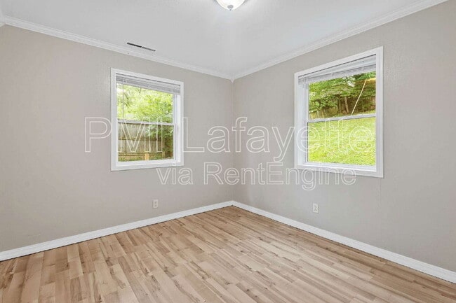 Building Photo - 2229 Roselawn Ave