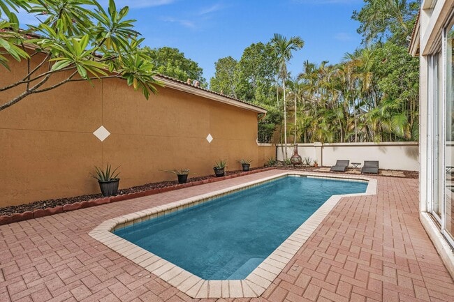 Building Photo - 5828 NW 121st Ave