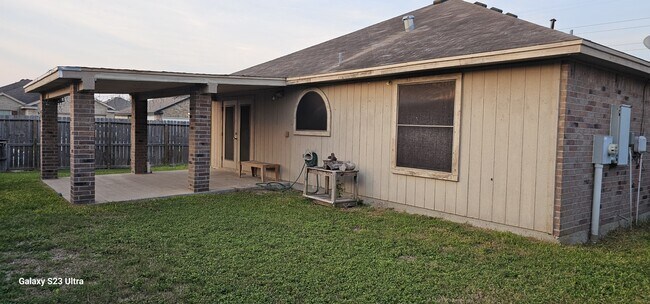 Building Photo - 6701 Riding Wind Dr