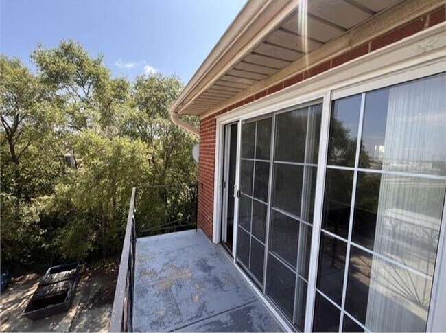 Building Photo - ? CHA Mobility Zone ? 2-Bedroom, Fully Renovated, Modern Upscale Apartment ?