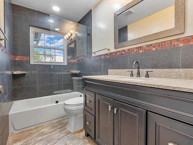 Building Photo - 931 SW 150th Ave