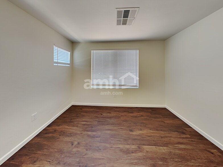 Building Photo - 8745 E Lindner Ave