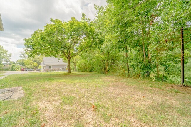 Building Photo - 593 Hooper Rd