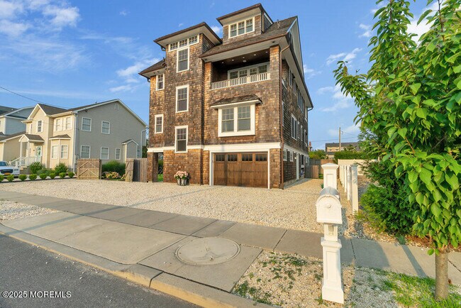 Building Photo - 985 Ocean Ave