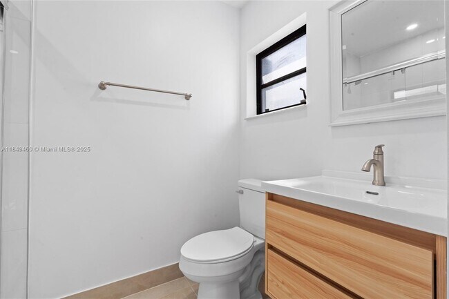 Building Photo - 5402 SW 138th Pl
