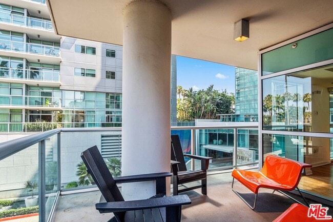 Building Photo - 13700 Marina Pointe Dr