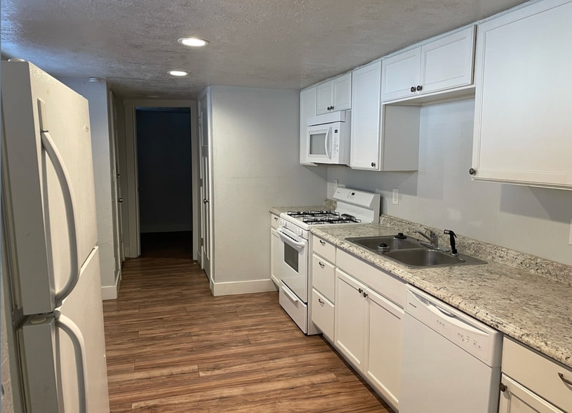 Building Photo - 848 N 600 W