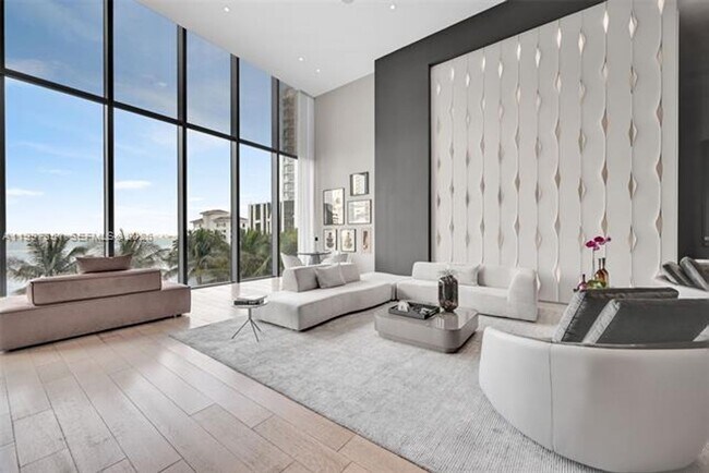 Building Photo - 460 NE 28th St