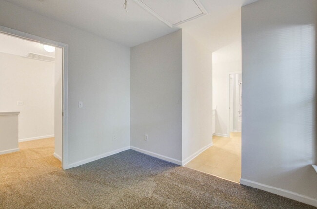 Building Photo - 100 Chinquapin Dr