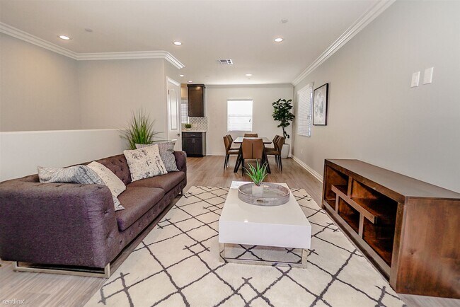 Building Photo - 4 br, 4 bath Duplex - 4508 Esmeralda Stree...