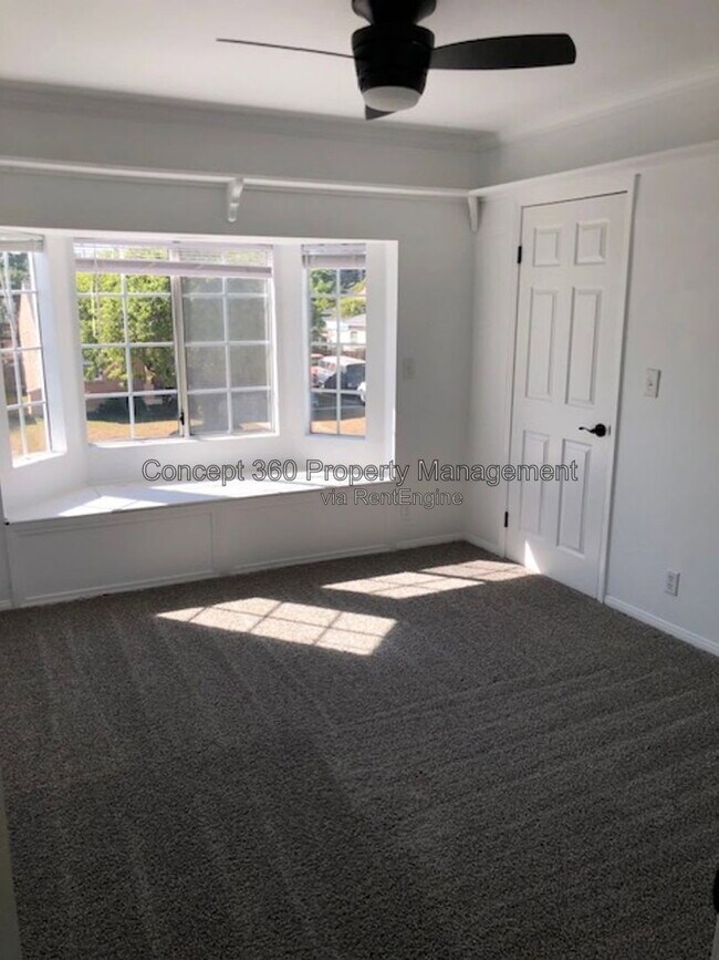 Building Photo - 4517 E Lavante St