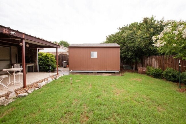 Building Photo - 2902 Post Oak Dr