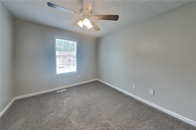 Building Photo - 336 Paradise Cir