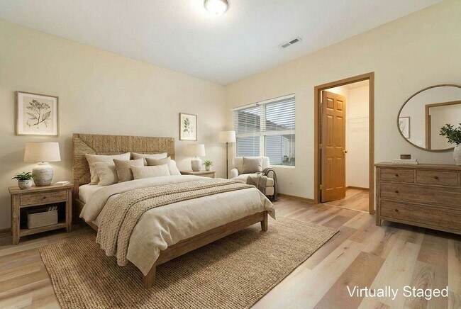Building Photo - Beautifully Updated Single Family in a Private Community