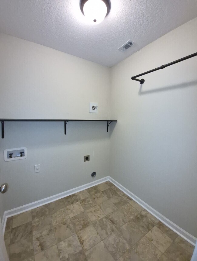 Building Photo - 33 Trask Cir