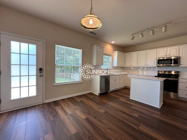 Building Photo - 4 Bed 2.5 Bath in Old Stone Crossing