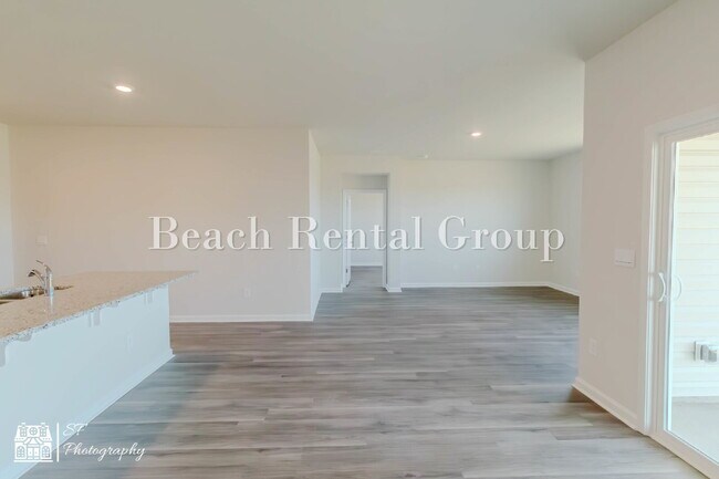 Building Photo - Modern Features, Classic Comfort!