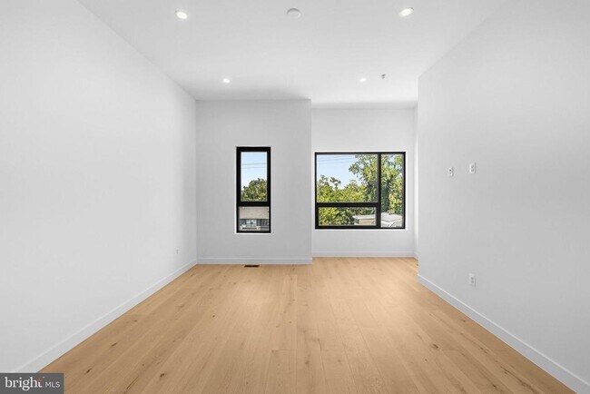 Building Photo - 2530 Elvans Rd SE