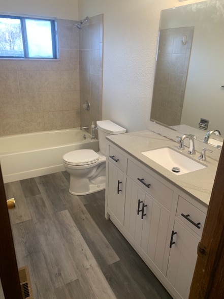 Building Photo - 808 N 24th St