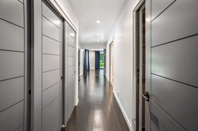 Building Photo - Renovated Linfield Oaks Retreat with Private Garden and Guest Studio