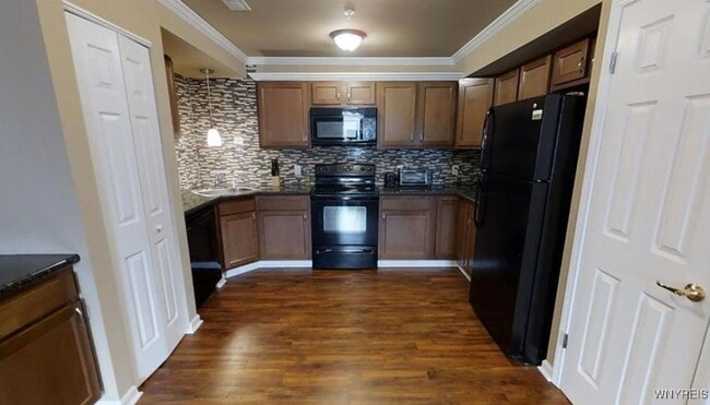 Building Photo - 2213 Sweet Home Rd