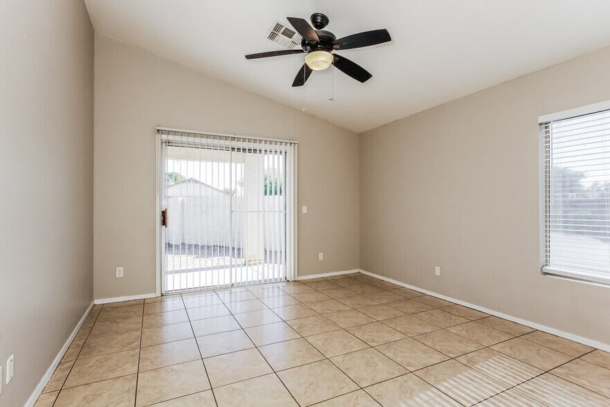 Building Photo - 13117 N El Frio St