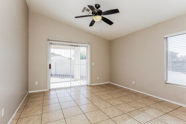 Building Photo - 13117 N El Frio St