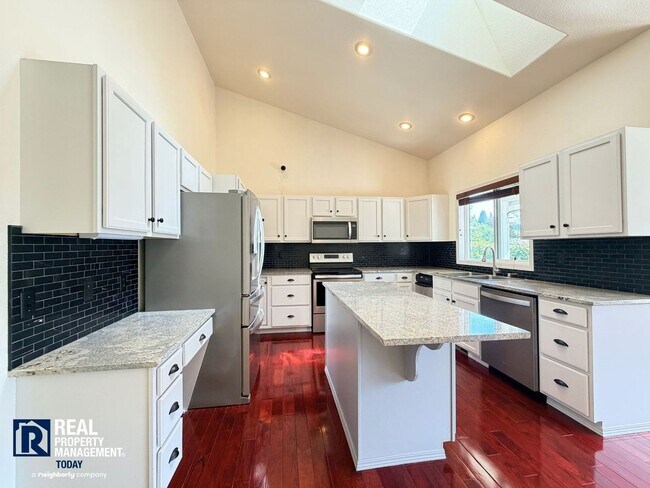 Building Photo - Beautiful 4BR Home Near Orting with Large Yard, Oversized Garage & A/C