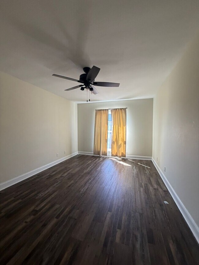Building Photo - Beautifully Updated 3 bedroom/2 bath - 11th Place Condominiums Unit #2003 Available August 2026 $...