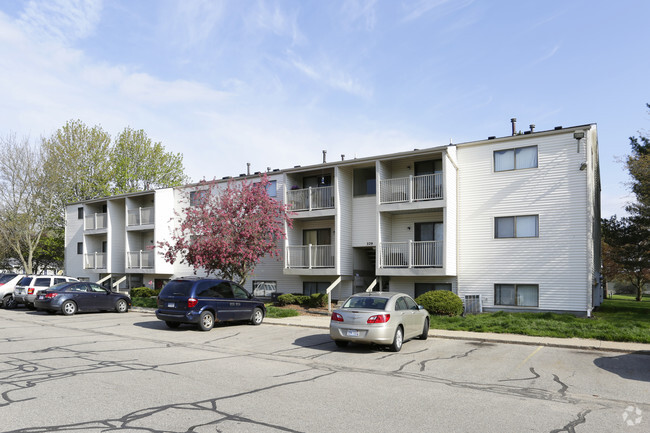Primary Photo - Country Knoll Apartments