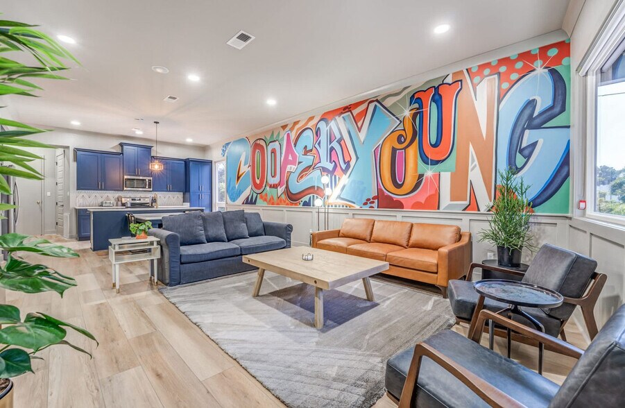 Building Photo - 2283 Young Ave