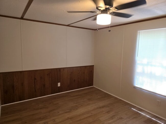 Building Photo - 2 bed 2 Bath Home River Front