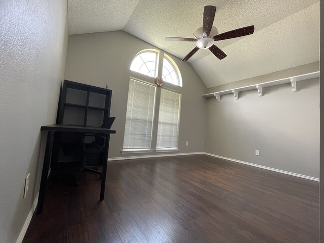 Building Photo - 2420 Creek Crossing Ct