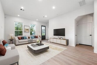 Building Photo - 751 Dumble St