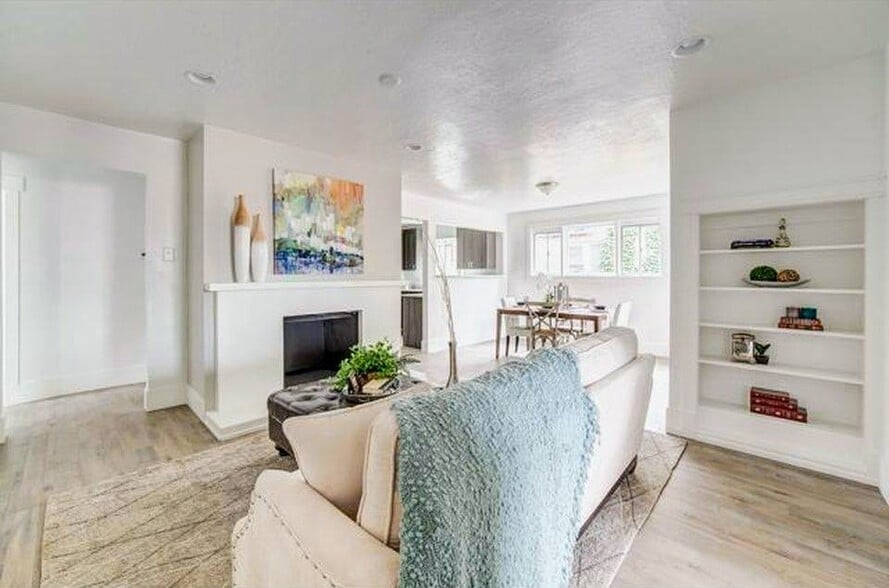 Livingroom - 2689 Highland Dr